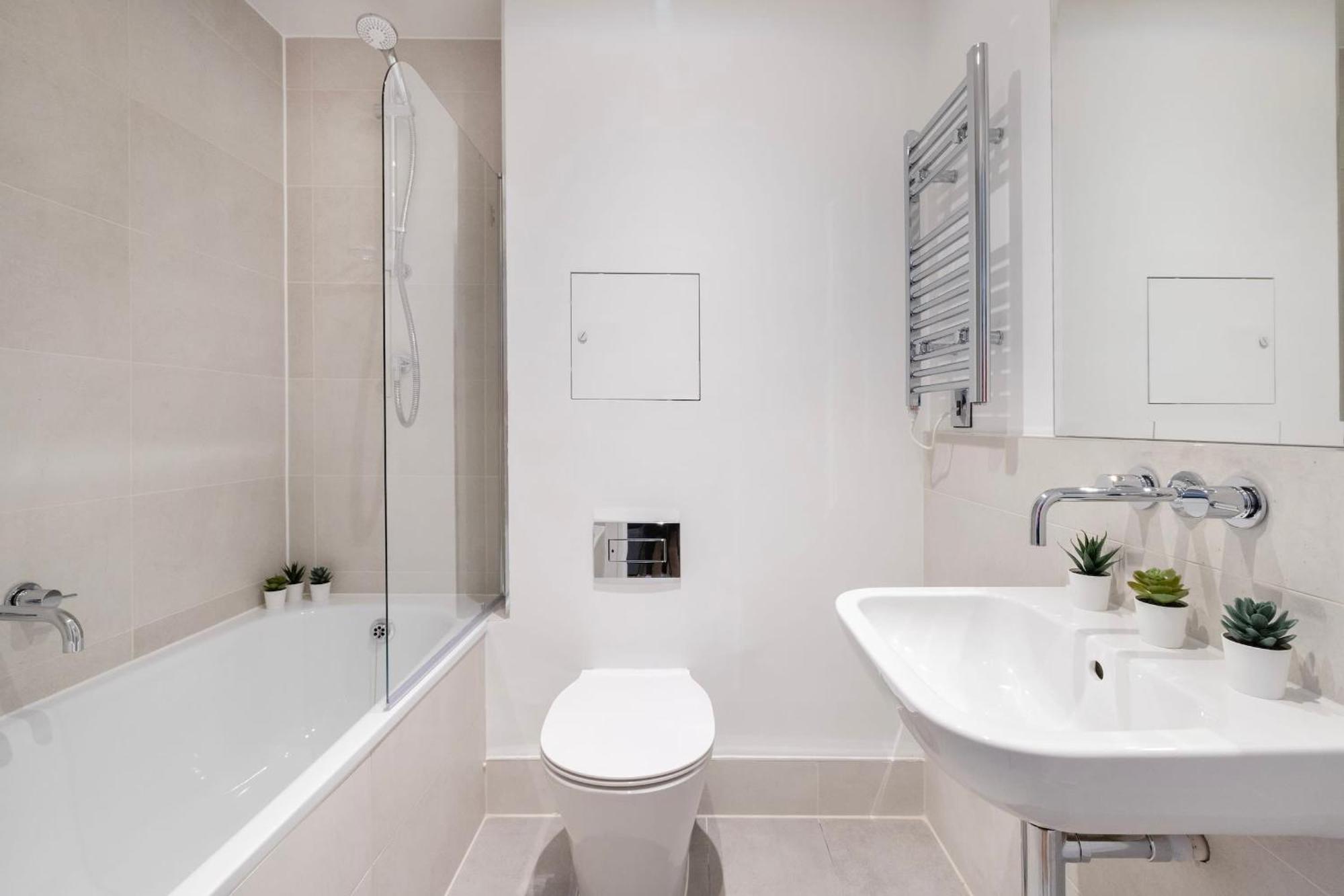 Fitzrovia & Soho - 2Br With Balcony - Cityapartmentstay London Exterior photo