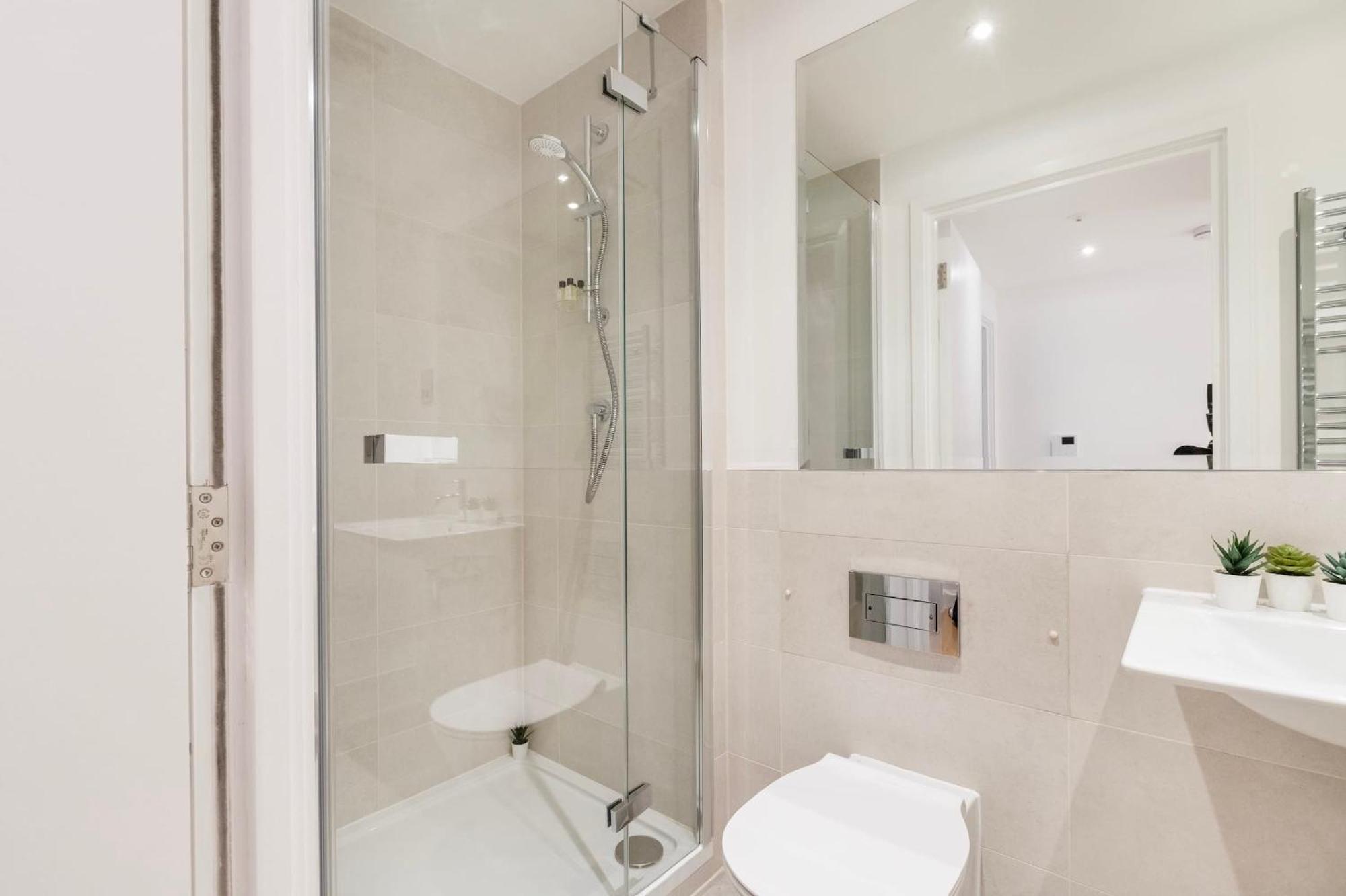 Fitzrovia & Soho - 2Br With Balcony - Cityapartmentstay London Exterior photo