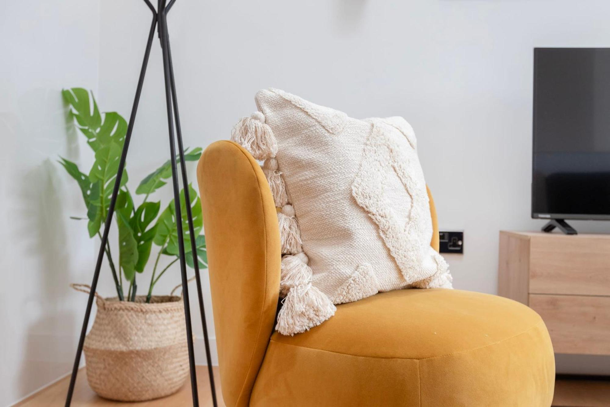 Fitzrovia & Soho - 2Br With Balcony - Cityapartmentstay London Exterior photo