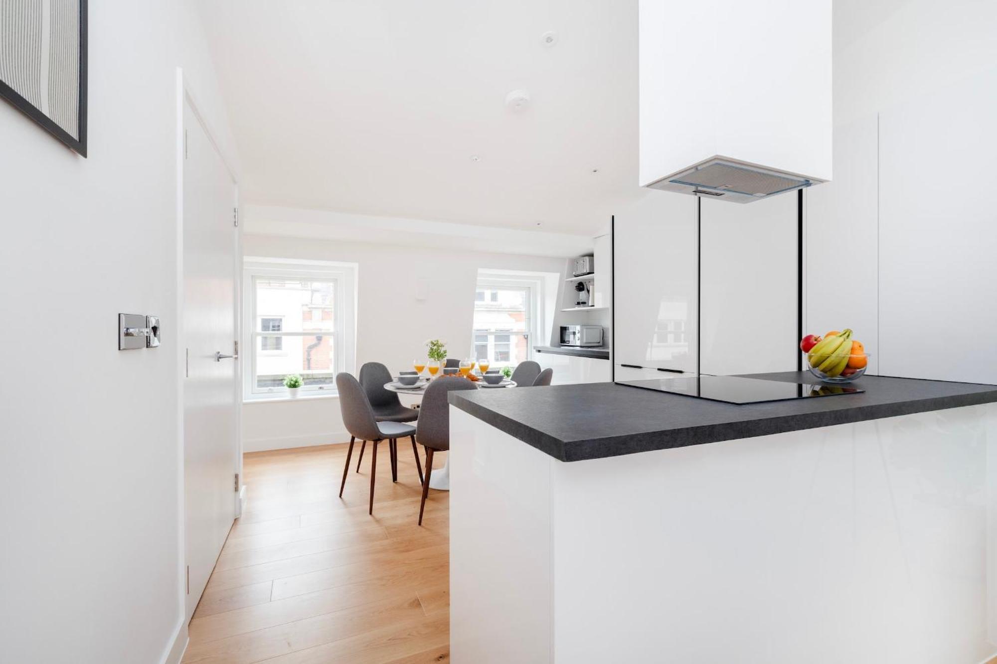 Fitzrovia & Soho - 2Br With Balcony - Cityapartmentstay London Exterior photo