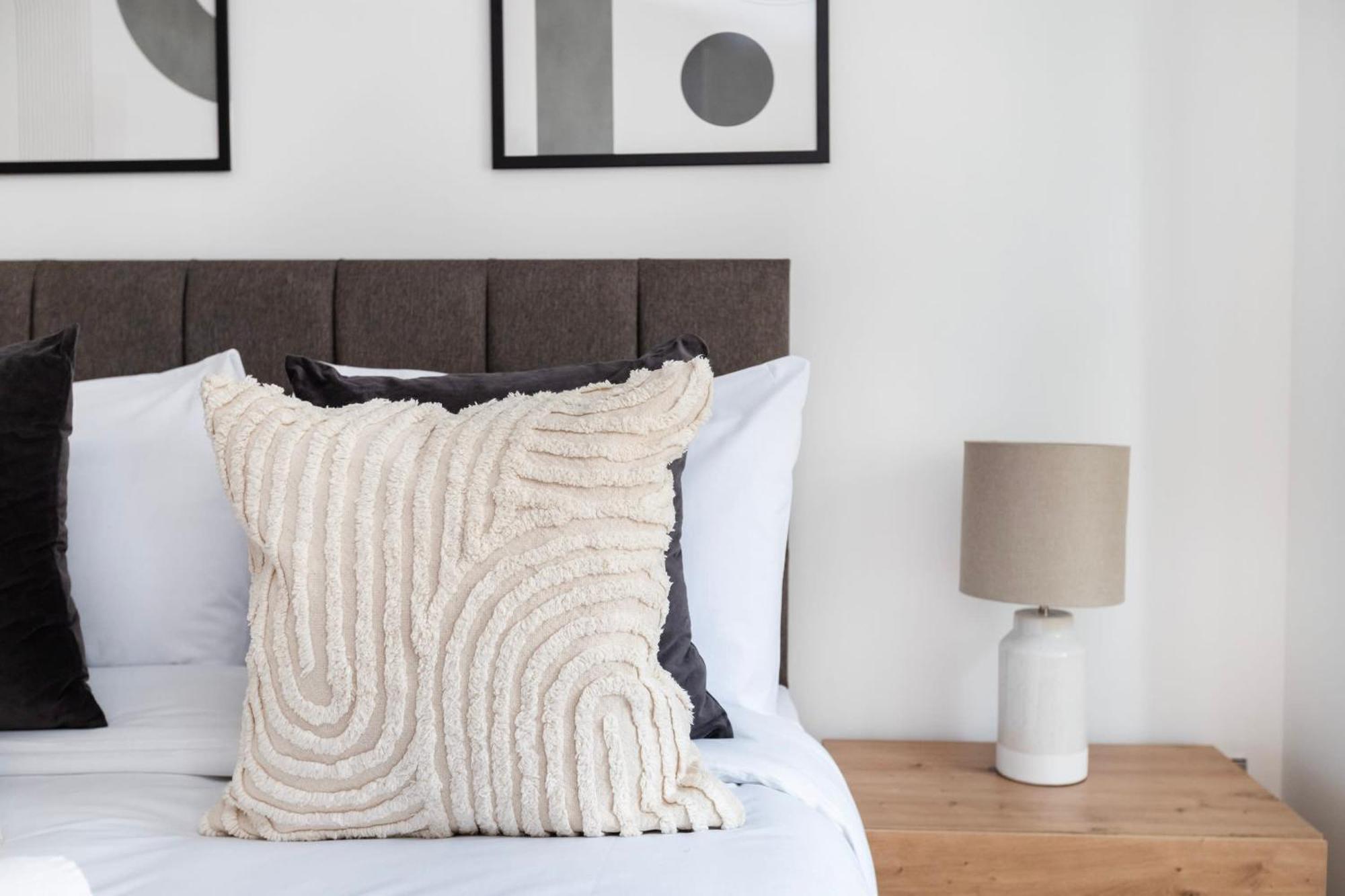 Fitzrovia & Soho - 2Br With Balcony - Cityapartmentstay London Exterior photo