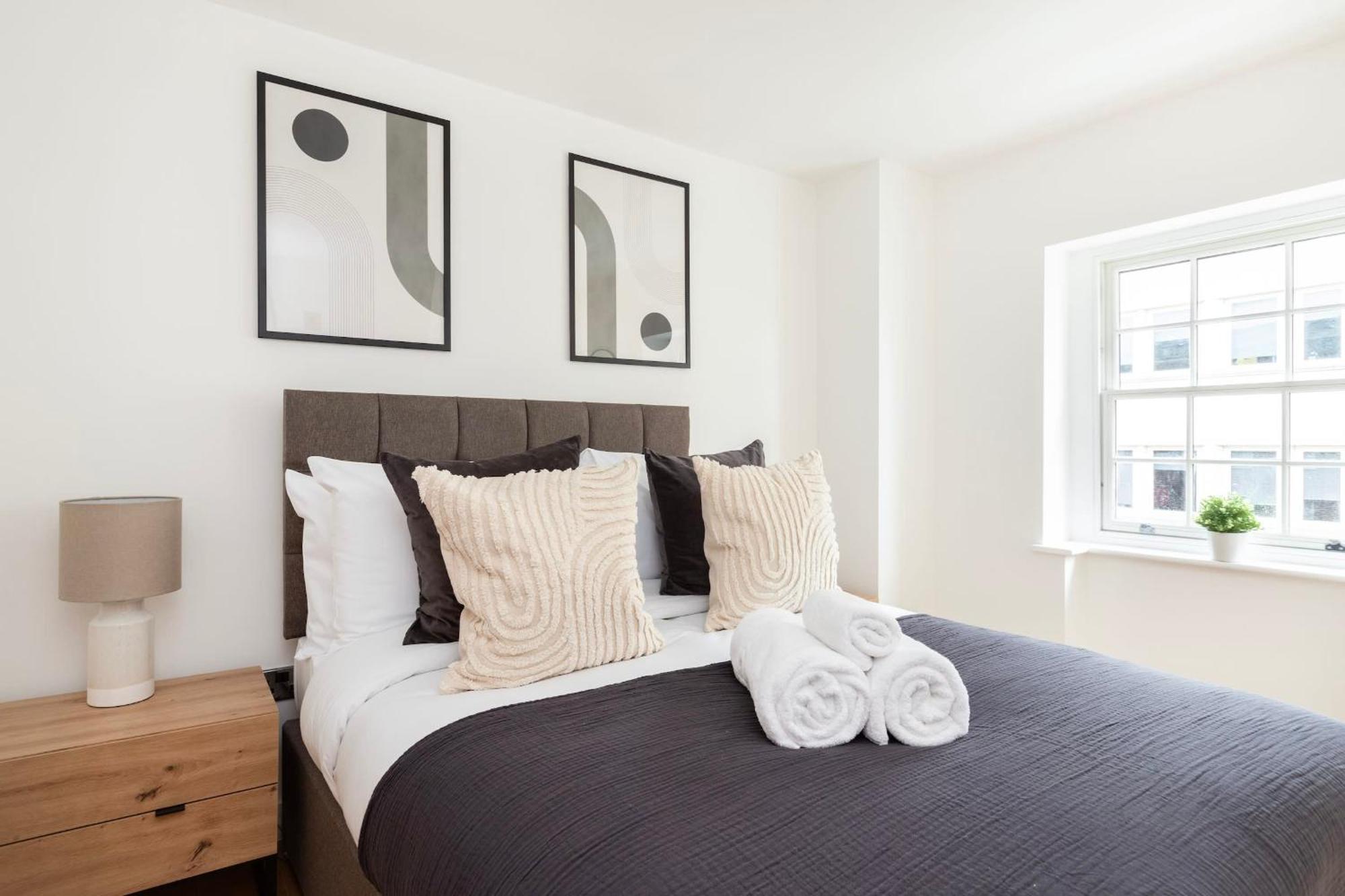 Fitzrovia & Soho - 2Br With Balcony - Cityapartmentstay London Exterior photo