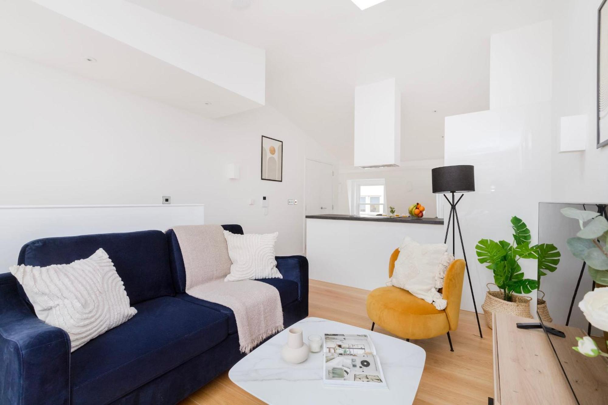 Fitzrovia & Soho - 2Br With Balcony - Cityapartmentstay London Exterior photo